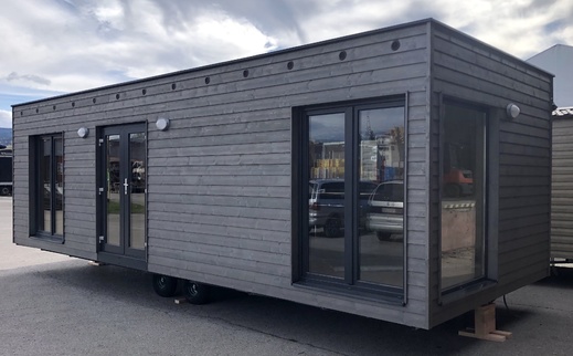 Celoročný mobilný dom Super Arktik Modern v drevenou fasádou