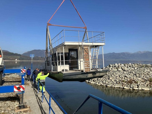 houseboat-na-priehrade.JPG