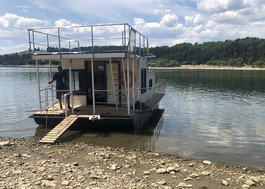 kotvenie-houseboatu.JPG