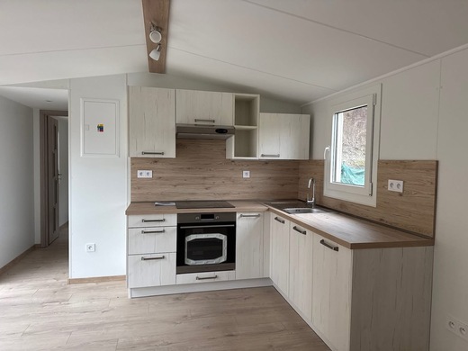 Kuchyňa v mobilnom dome Super Arktik – moderný dizajn a funkčnosť