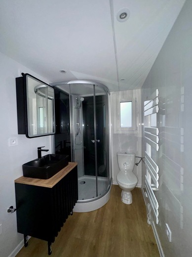 Kúpeľňa s sprchovým kútom – mobilný dom Super Arktik