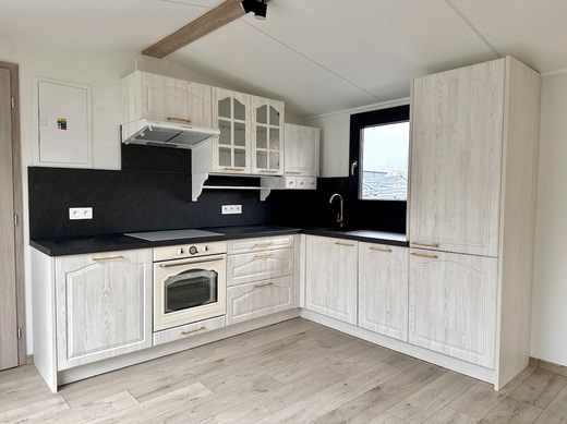 Mobilheim – kuchynský kút s moderným vybavením