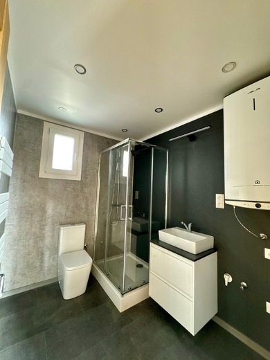 Kúpeľňa v mobilnom dome Super Arktik Family – moderné vybavenie