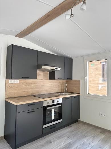 Mobilný dom Super Arktik – moderne vybavená kuchyňa