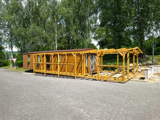 montaz-terasy-mobilneho-domu.JPG
