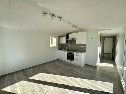 Obývacia izba s kuchyňou mobilného domu Super Arktik