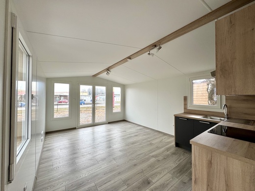 Super Arktik – obývacia časť s kuchyňou v mobilnom dome