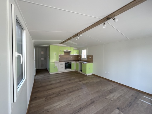 Priestranná obývacia izba s kuchyňou | moderný otvorený priestor