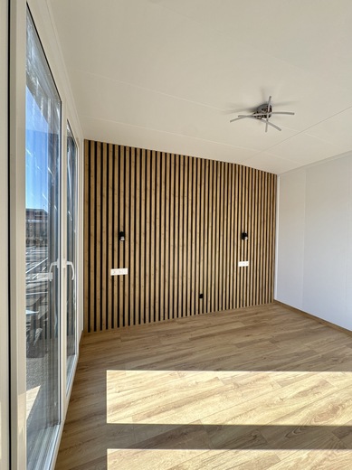 Super Arktik Family – spálňa s lamelovou stenou