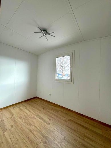 Spálňa v mobilnom dome Super Arktik Family – moderný interiér