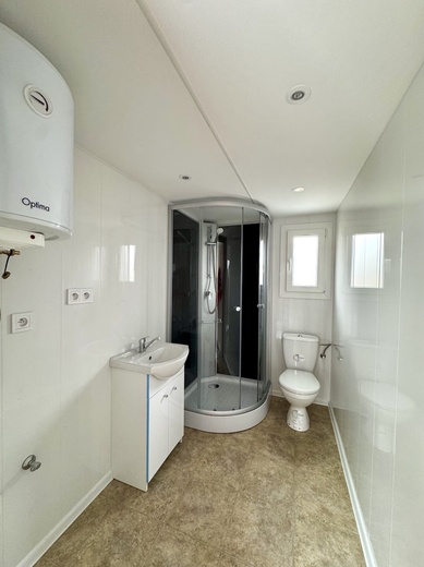 Vybavená kúpeľňa mobilného domu Super Arktik Wood